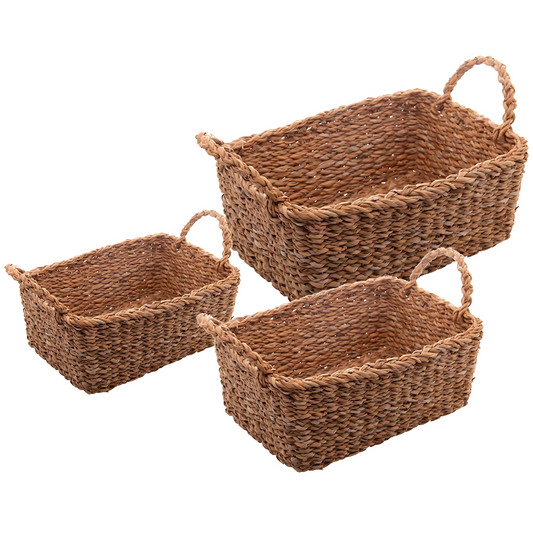 Conjunto de 3 Cestas Retangulares em Fibra Natural com alças, em tamanhos variados.