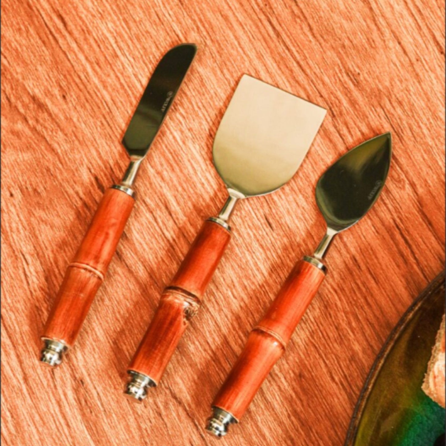 Conjunto 3 Peças p/ Queijo - Aço Inox c/ Cabo de Bambu