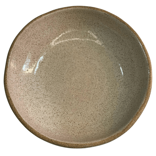 Prato Fundo de Cerâmica Artesanal (21cm) na cor Branco Brilho, destacando a profundidade.