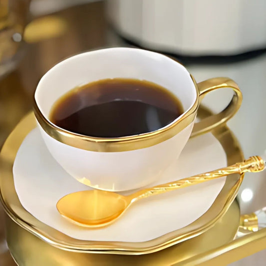 Xícara de Chá com Pires Linha Dubai (200ml) em porcelana branca e dourada.