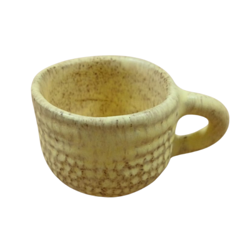 Xícara de cerâmica artesanal na cor amarelo fosco, com capacidade de 200ml