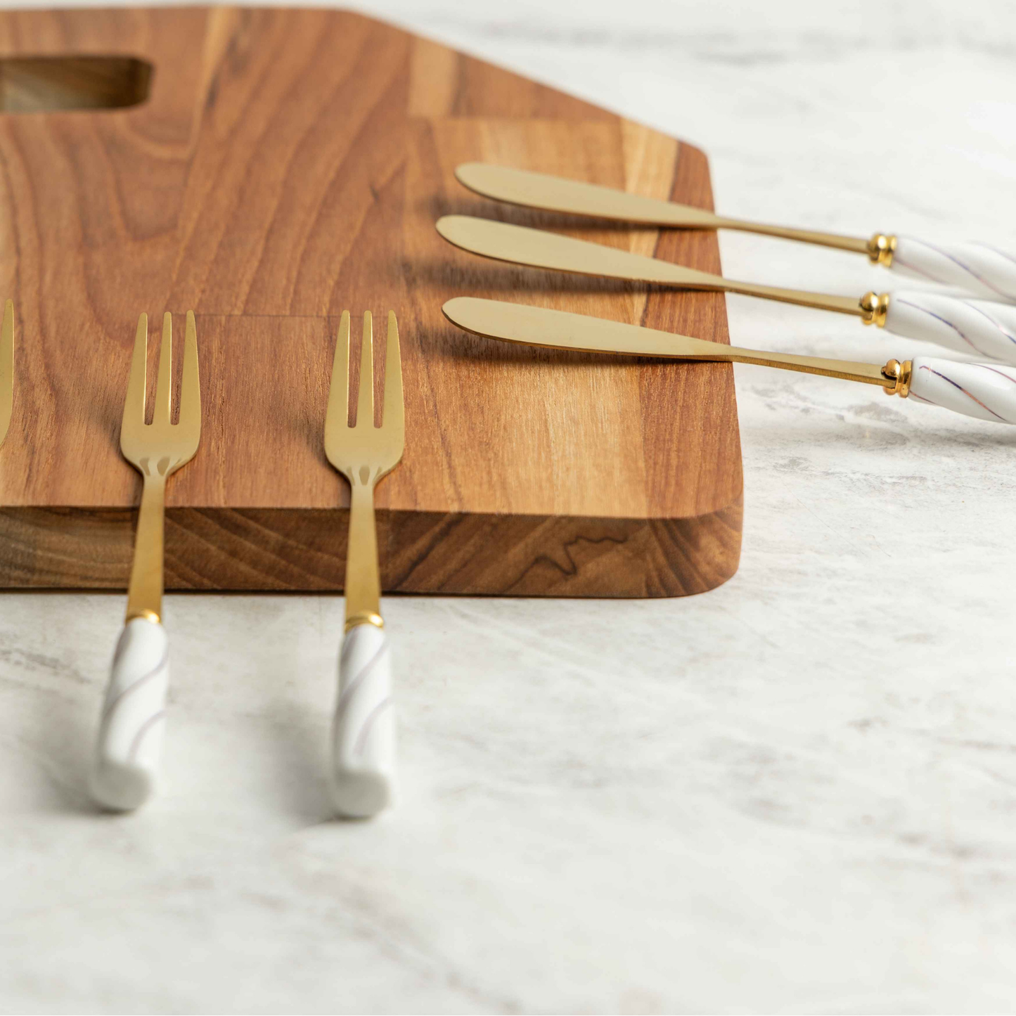 Conjunto 4 Espátulas - Aço Inox Dourado c/ Cabo de Cerâmica Branco