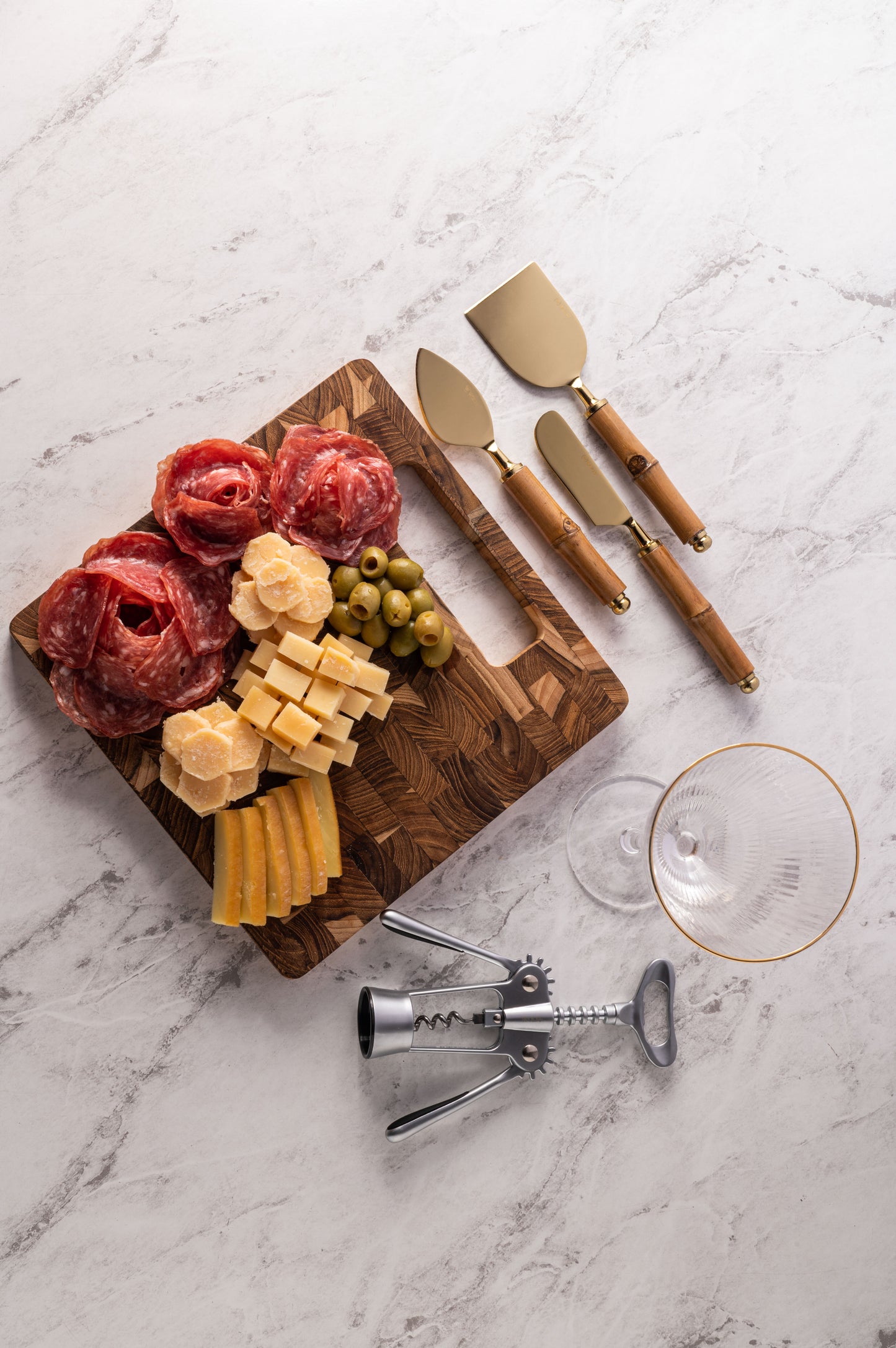 Conjunto 2 Taças p/ Vinho - Lines c/ Borda Dourada - 400ml