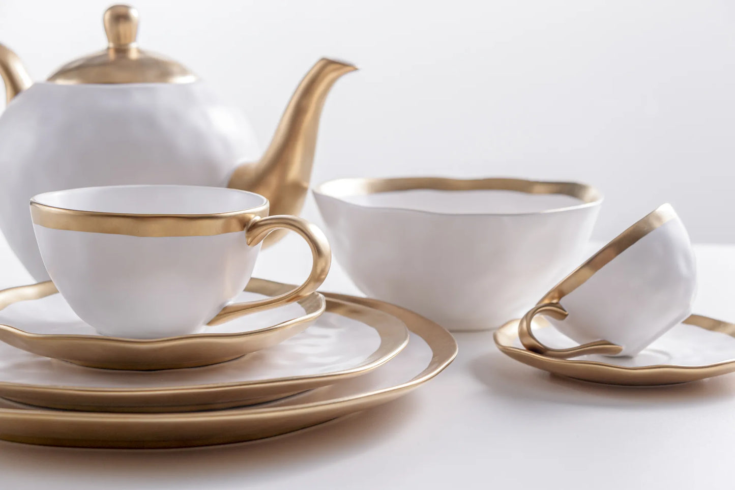 Xícara de Chá c/ Pires - Dubai Branco e Dourado - 200ml